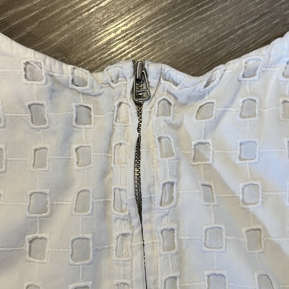 GAP Eyelet Shift Sleeveless Dress (in White - Size 6) - Picture 5 of 6